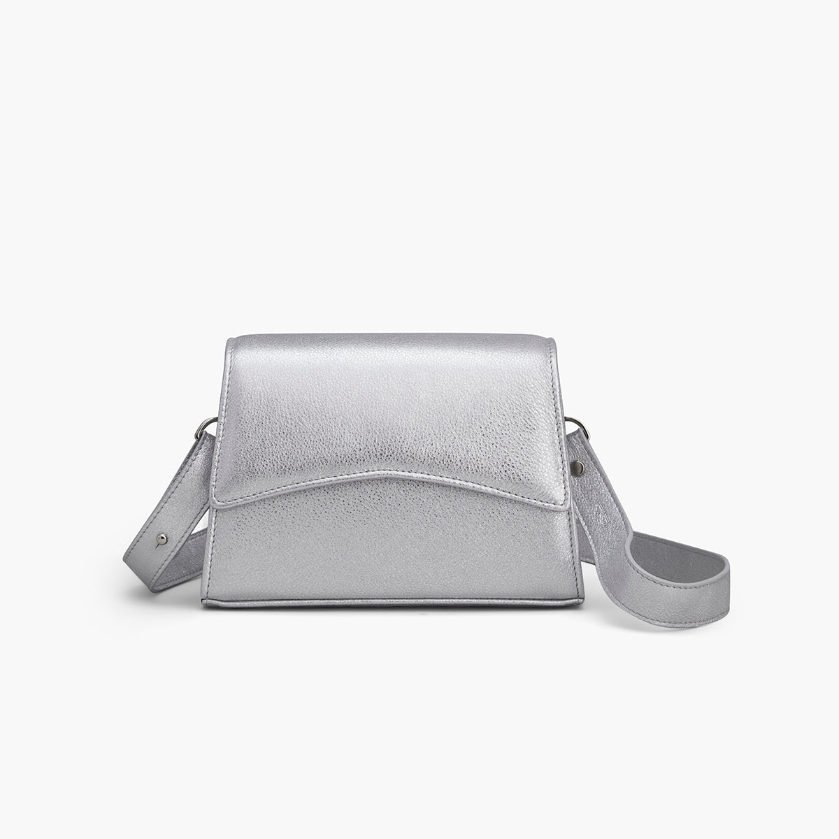 A silver shimmer grained leather handbag with silver metalware and an adjustable strap for a comfortable crossbody or shoulder fit.
